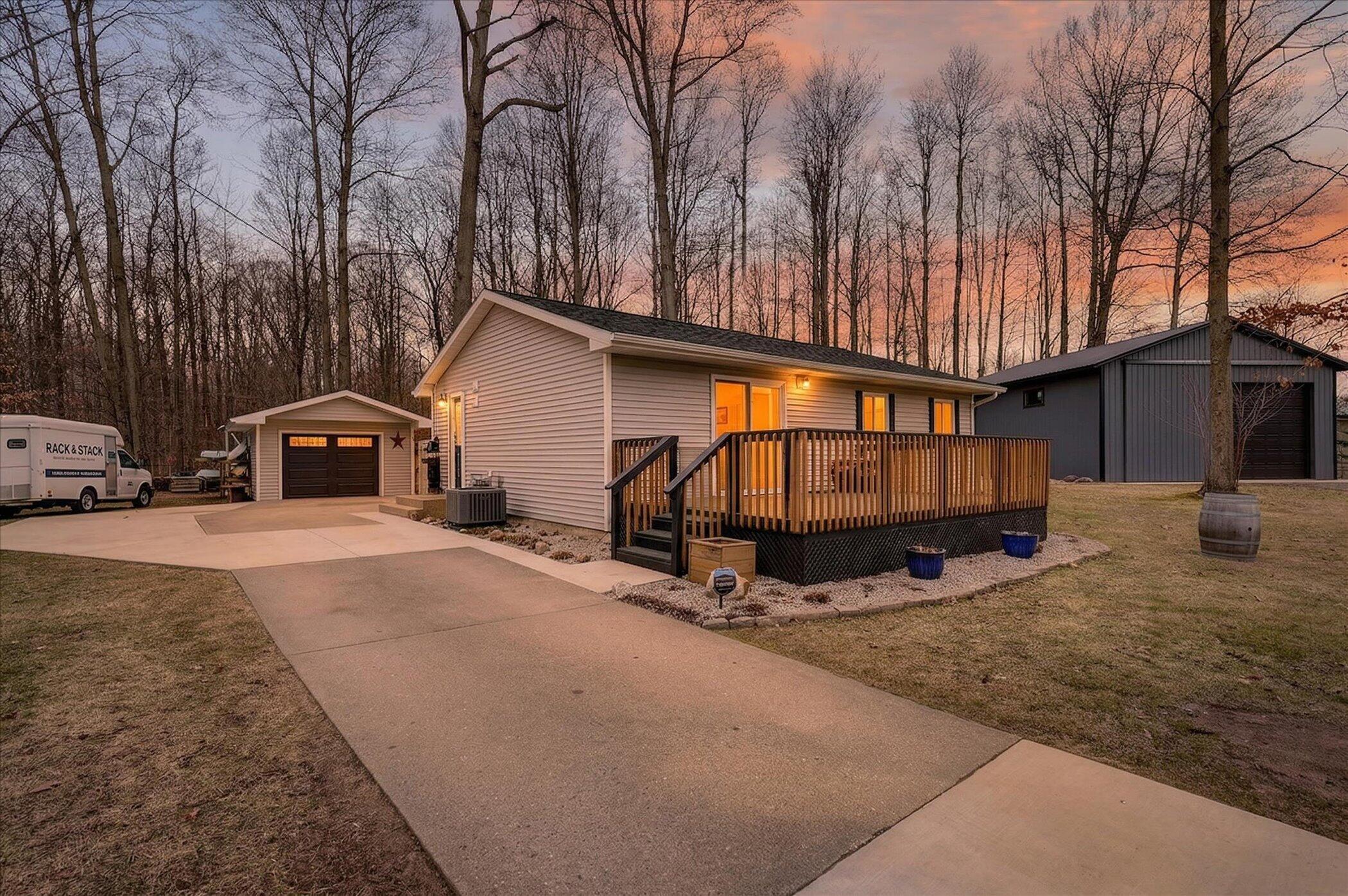 Image 1: 01-6633-Birchshore-Dr-Lakeview-MI-48850-