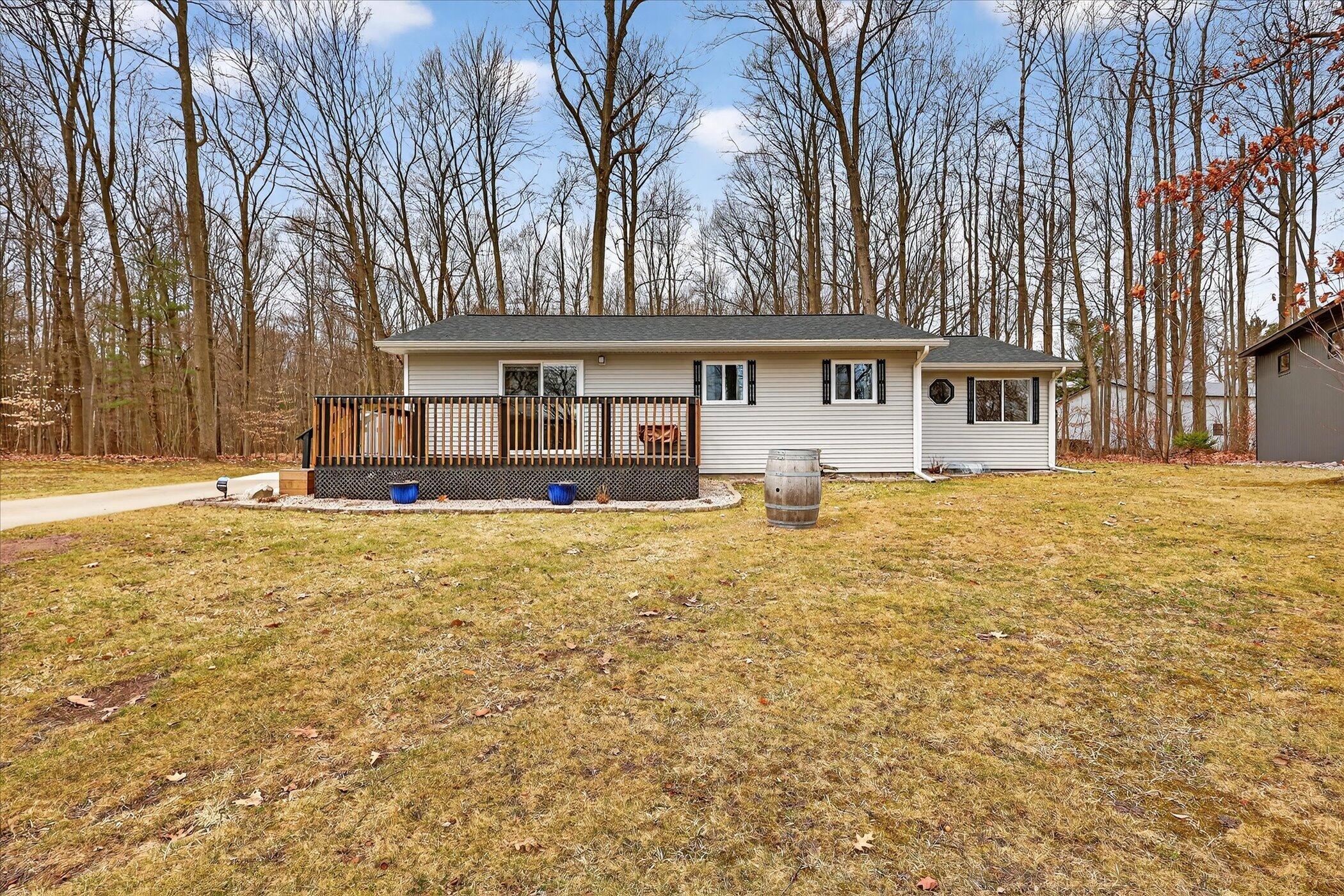 Image 3: 03-6633-Birchshore-Dr-Lakeview-MI-48850-