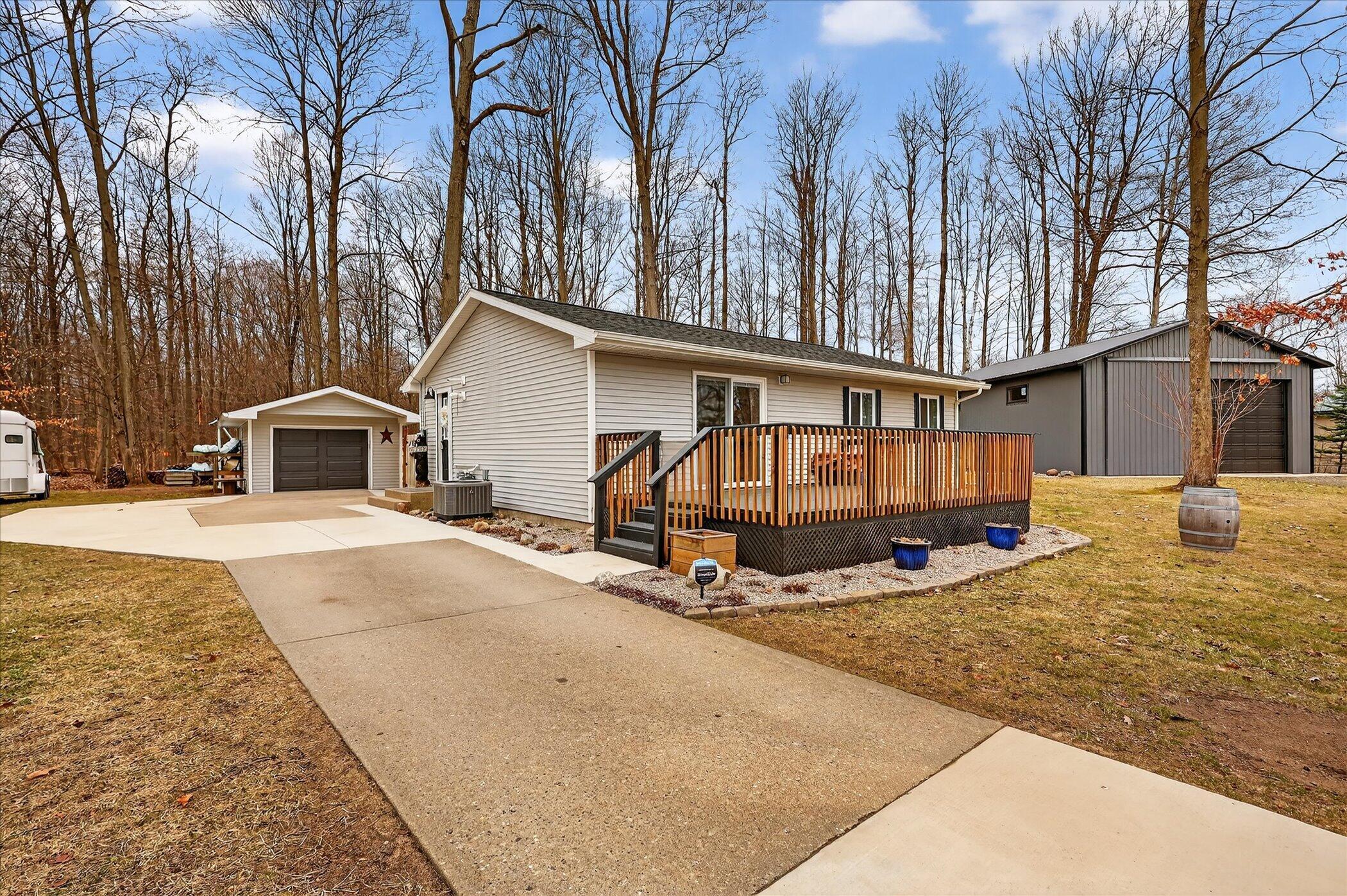 Image 4: 04-6633-Birchshore-Dr-Lakeview-MI-48850-