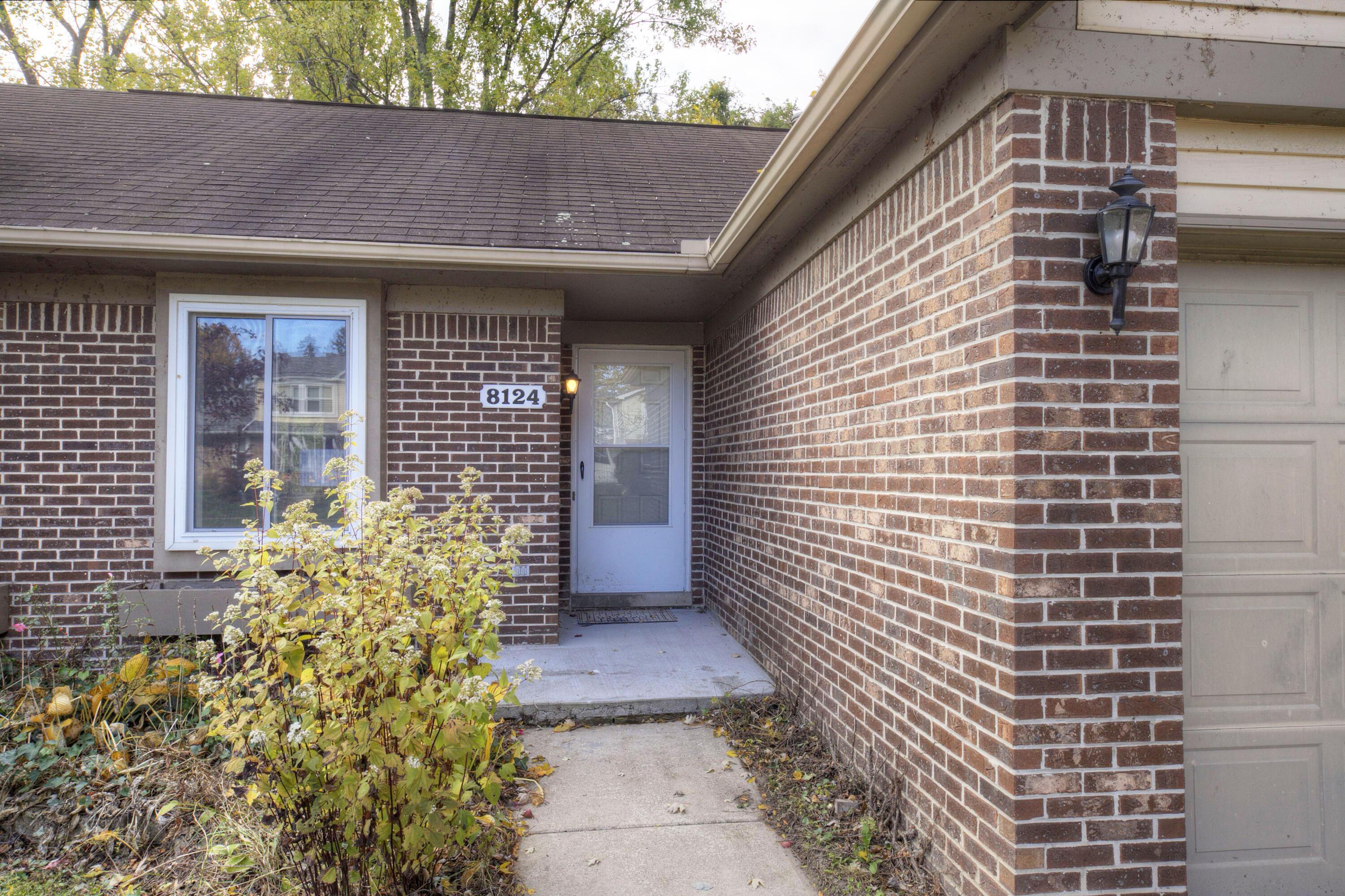 Image 4: Attached 2 car/workshop