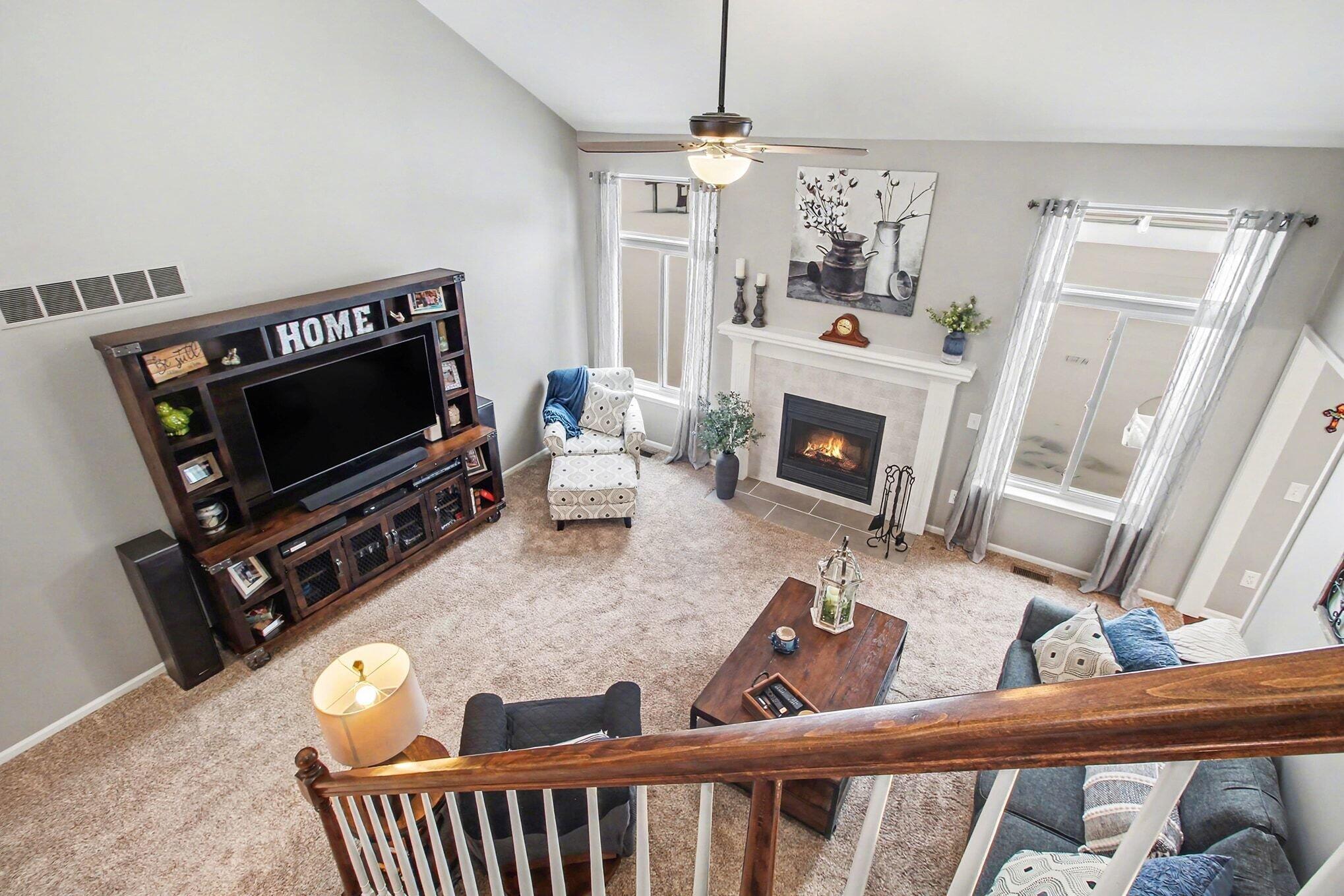 Image 3: Living room