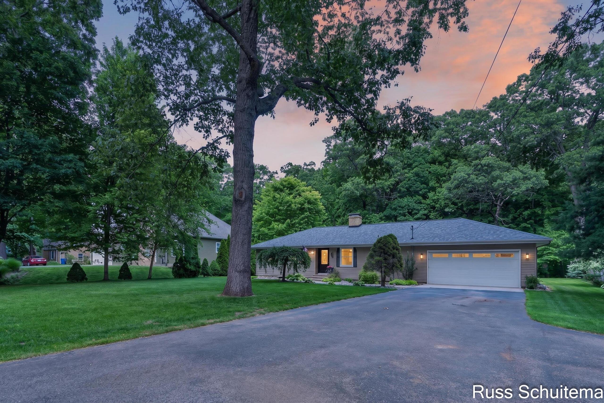 Image 2: 18270 North Fruitport Road (1 of 55)