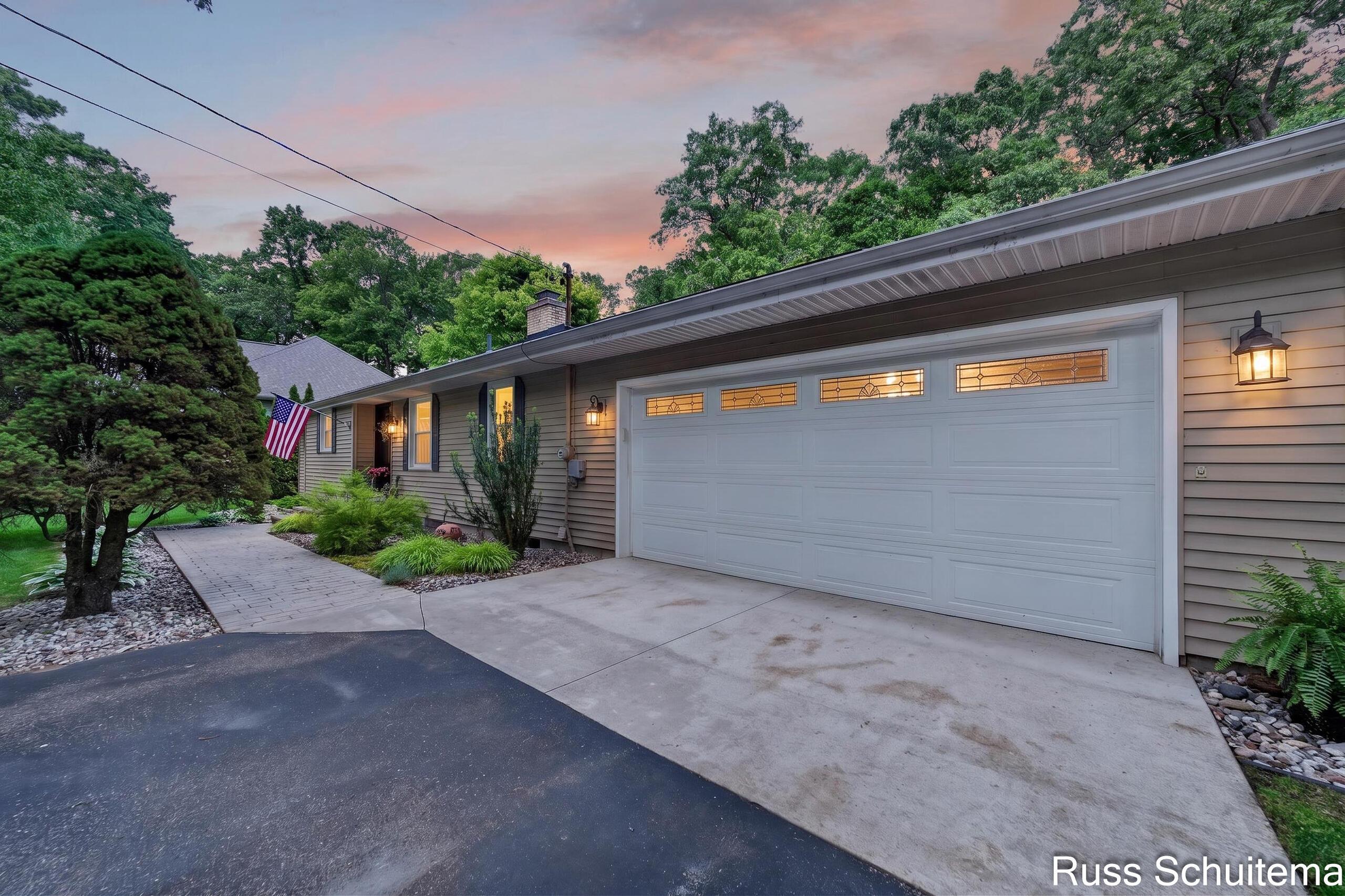 Image 3: 18270 North Fruitport Road (2 of 55)