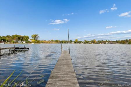 9548 Roundlake Boulevard