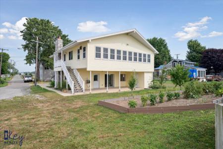 6800 LAKESHORE Drive