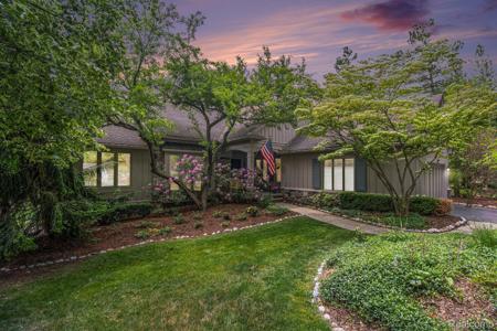 4825 Mirror Lake Drive