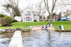 3310 LAKEVIEW Drive