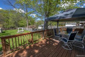 2305 MAPLECREST Drive