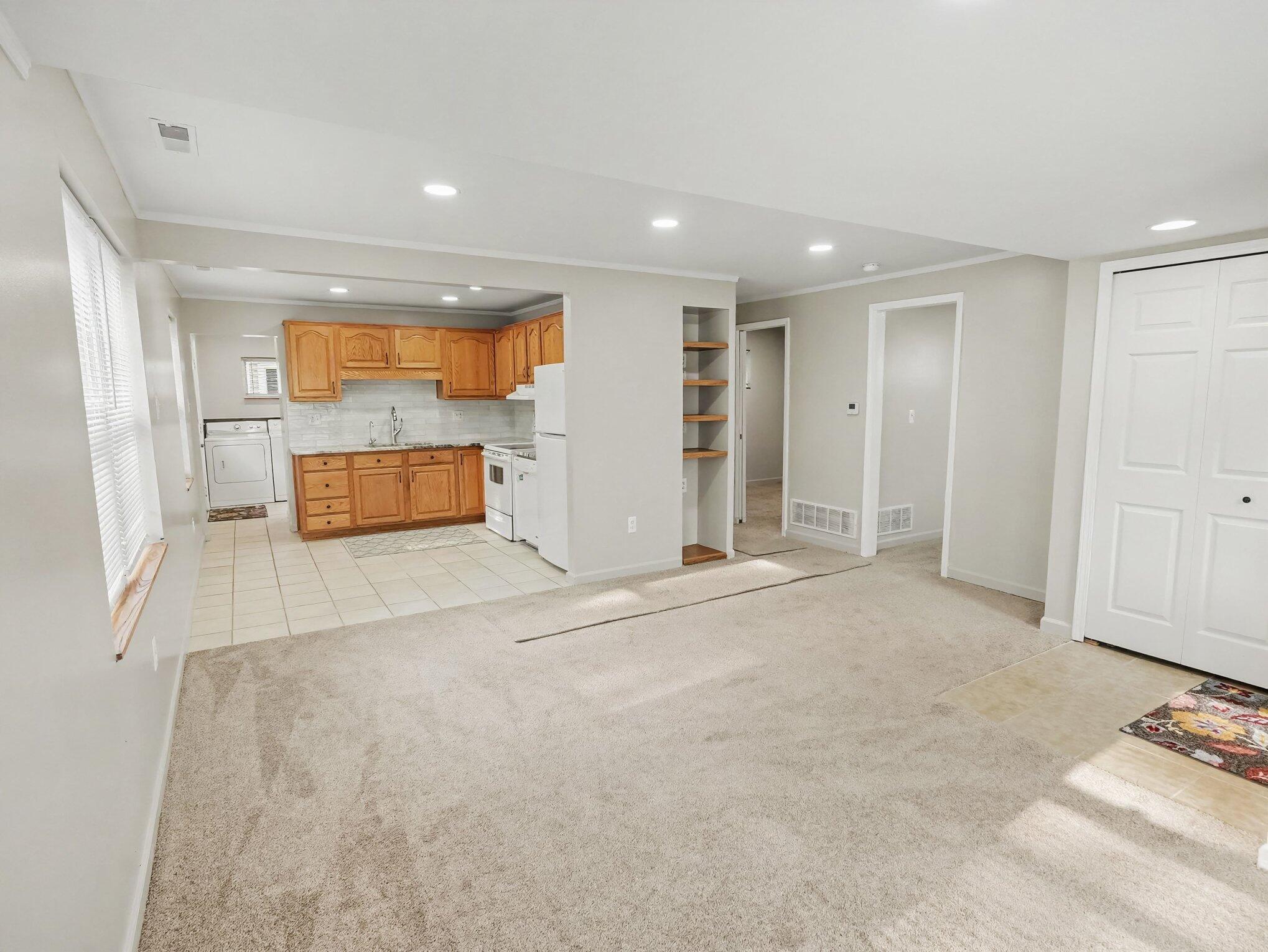 Image 2: Liviing room