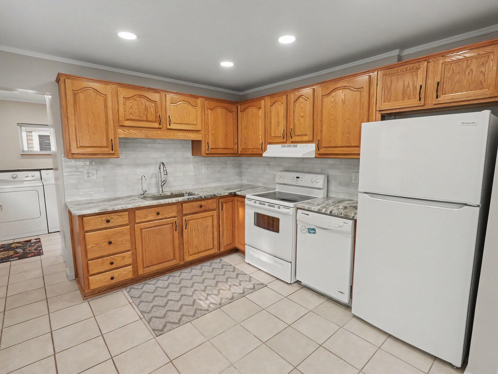 Image 3: kitchen