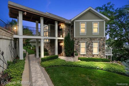 791 Central Drive