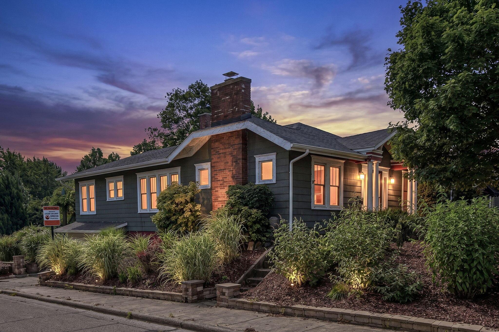 Image 2: 2-web-or-mls-2501Lakeview_SkyVibeMedia-4