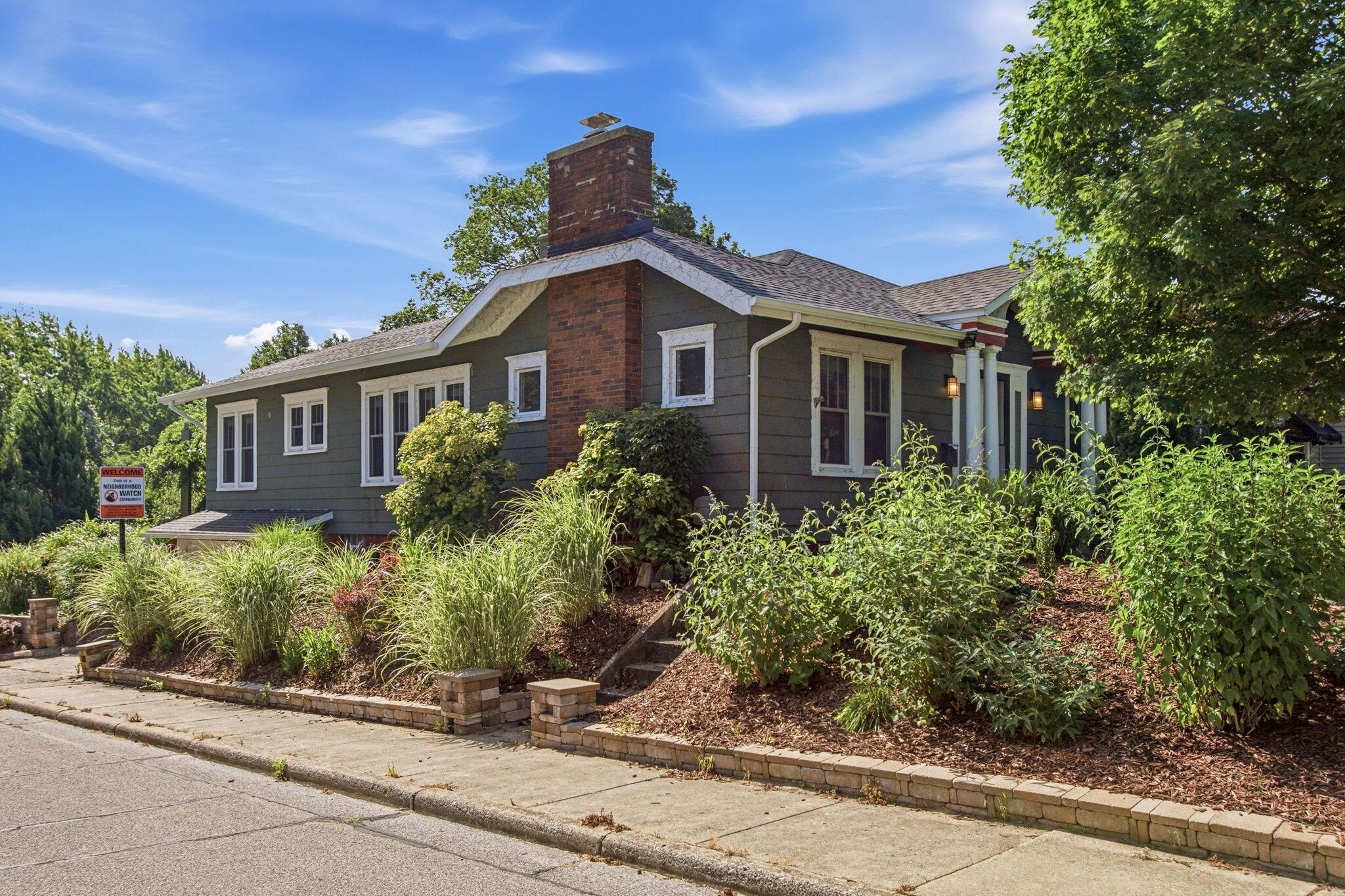 Image 3: 3-web-or-mls-2501Lakeview_SkyVibeMedia-4