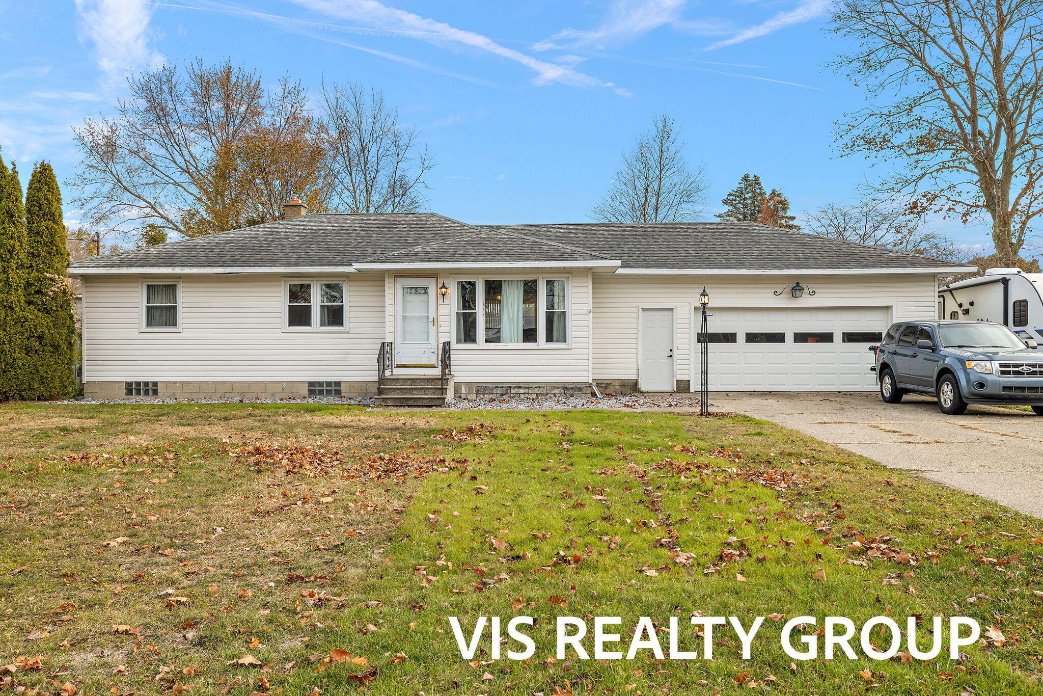 Image 1: 44-web-or-mls-2R9A4647