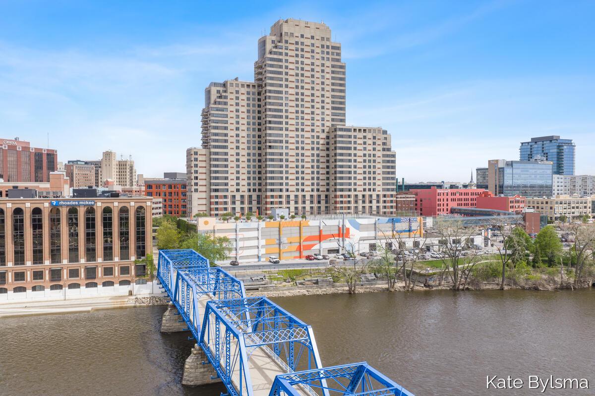 Image 2: 33-Campau_201