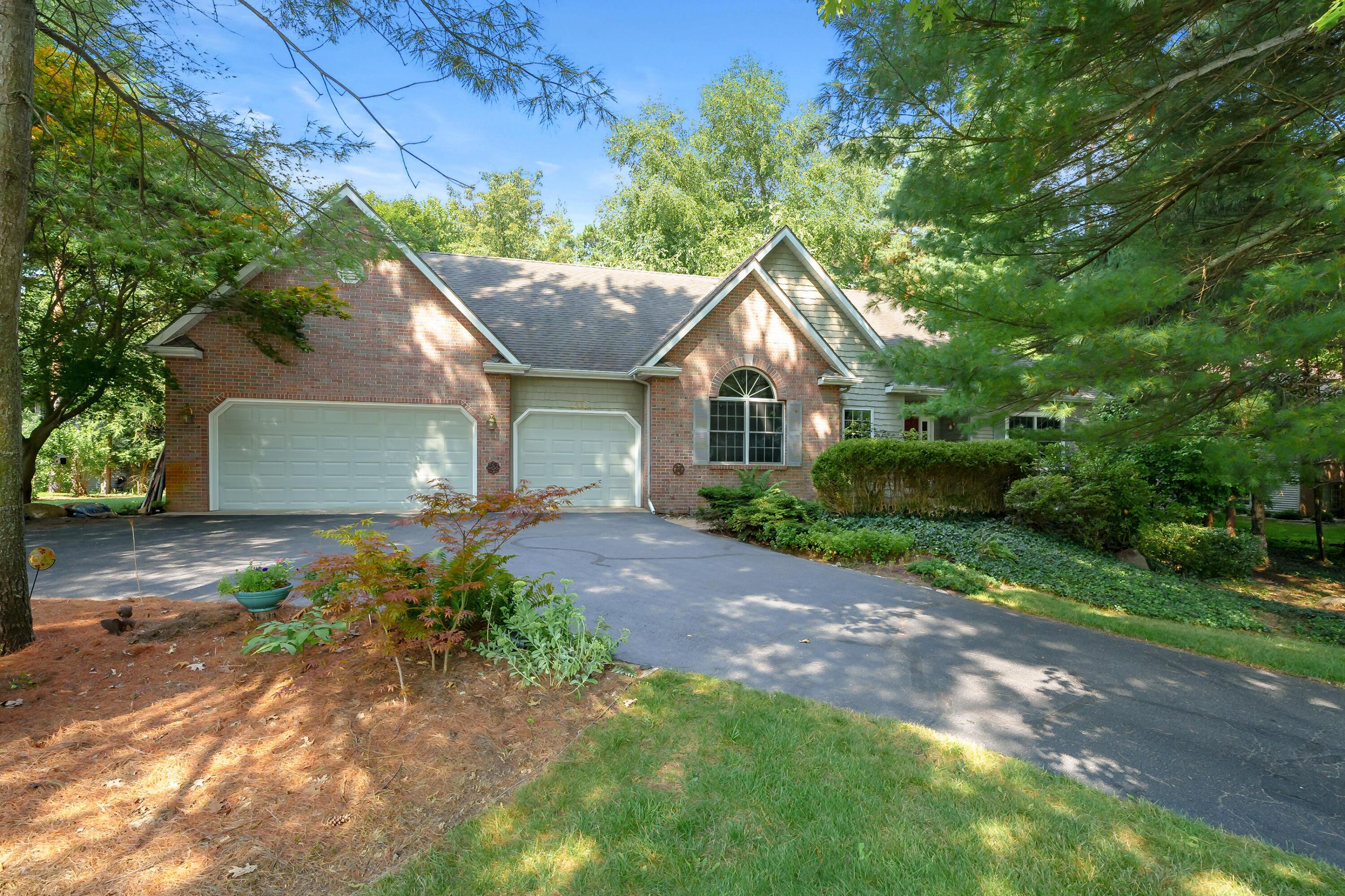 Image 1: Eagle Lake Dr E 6632 Kalamazoo 49009-1