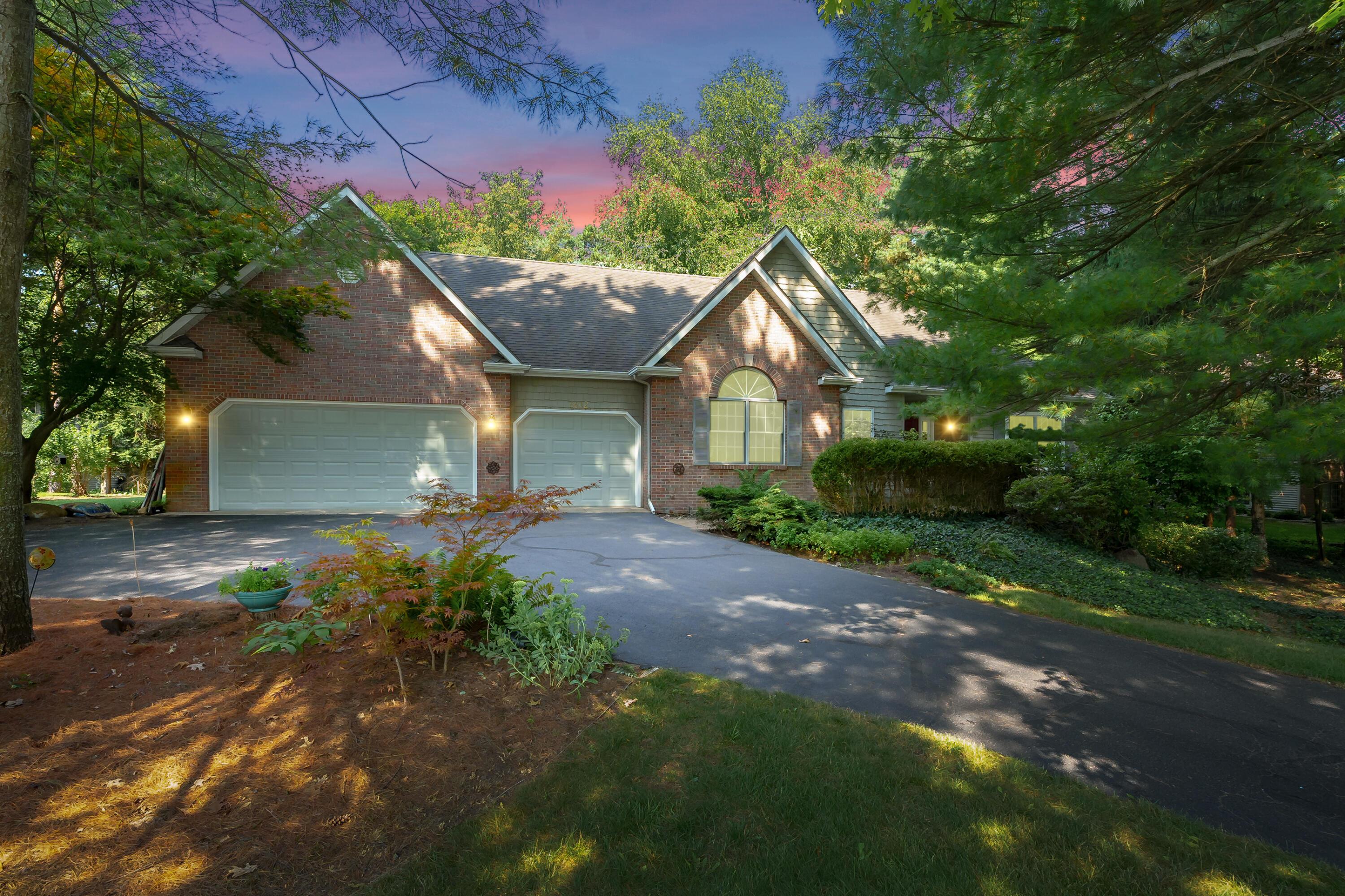 Image 2: Eagle Lake Dr E 6632 Kalamazoo 49009-32