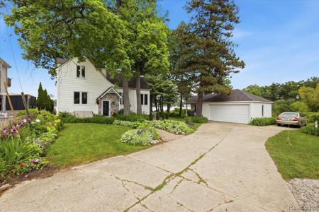 6880 Forestlawn Court