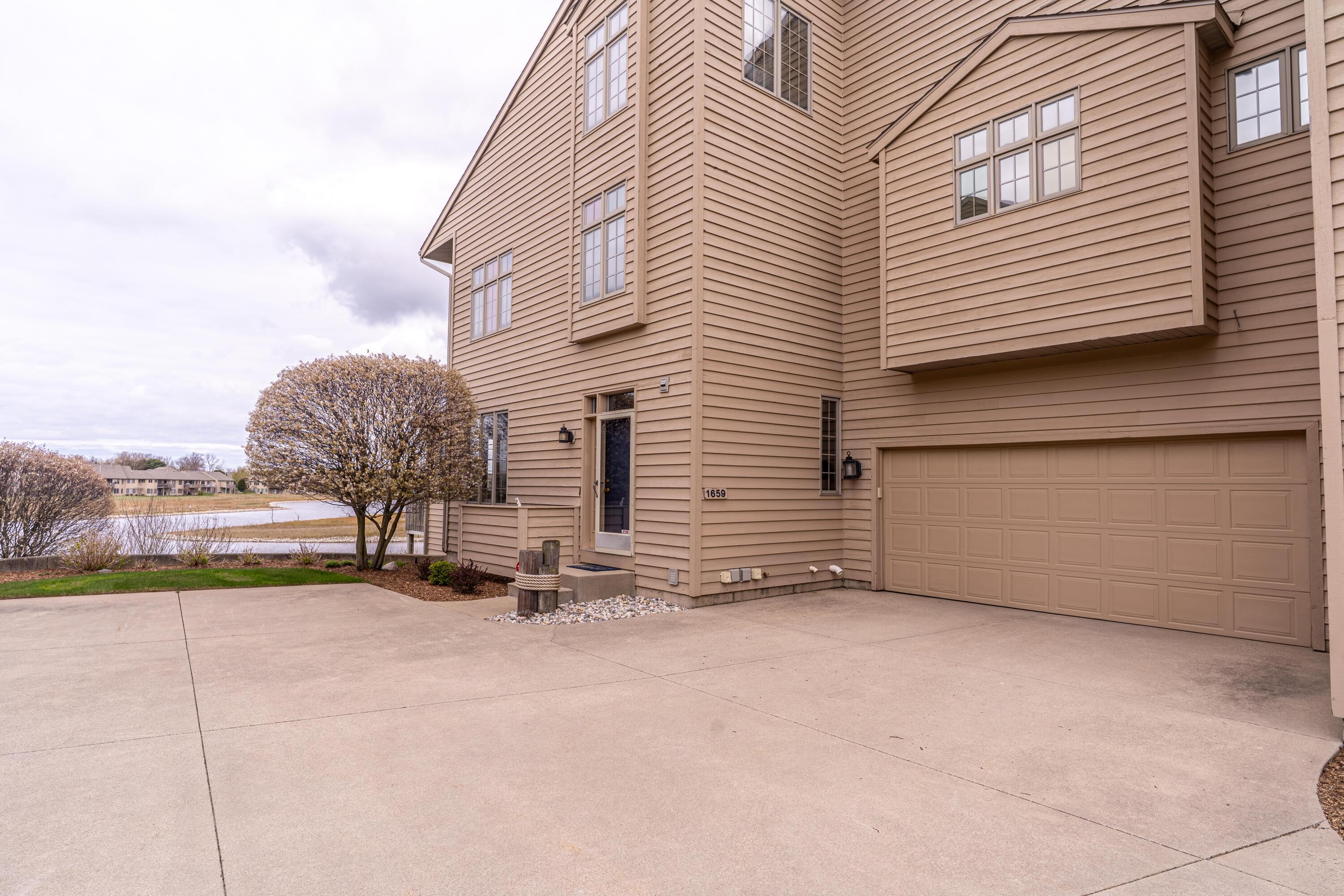 Image 1: 1659-E-Harbour-Towne-1