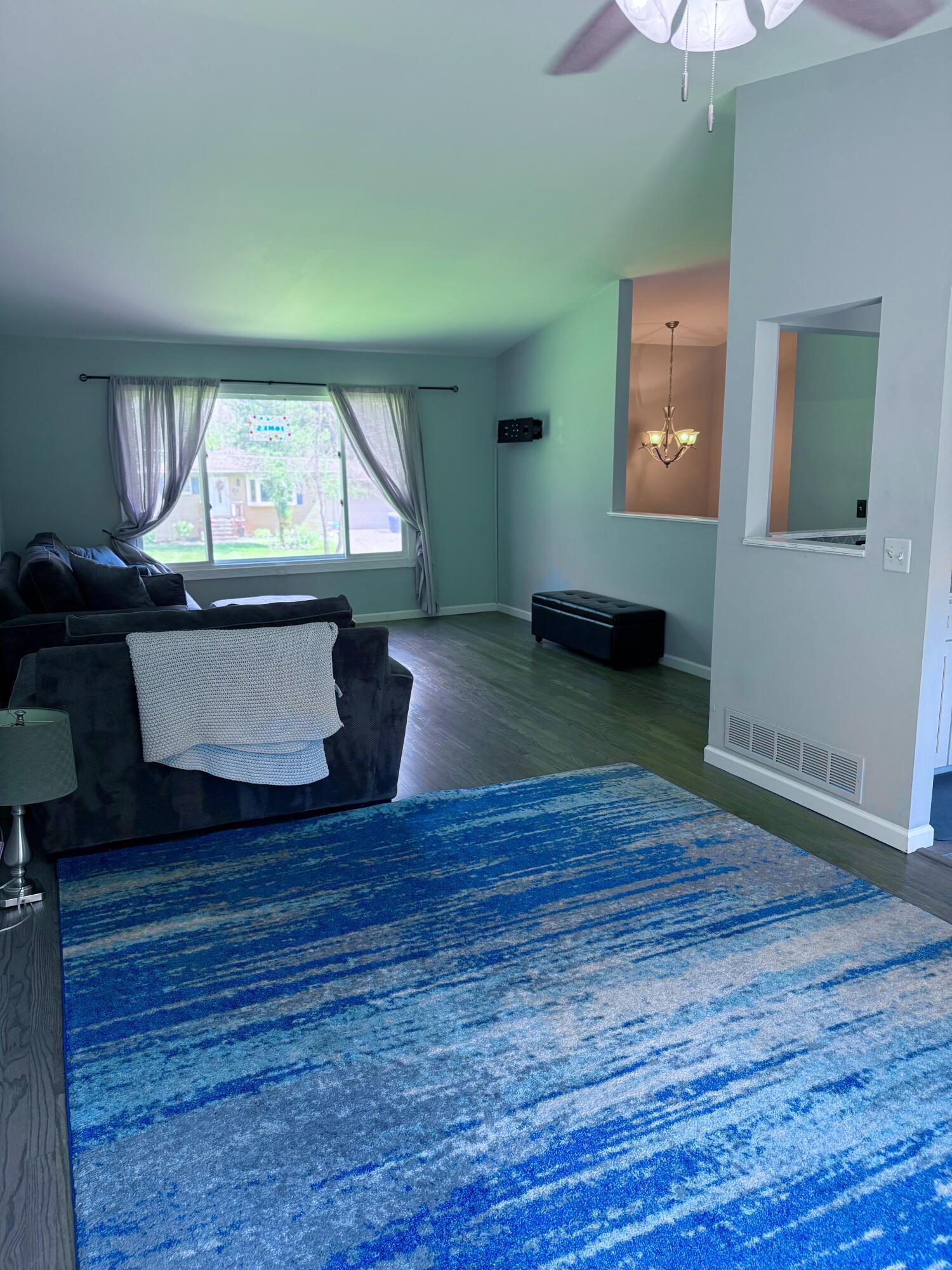 Image 3: Dining/Living1