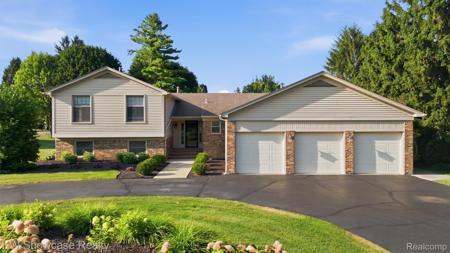 3260 Ravinewood Drive