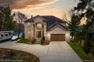 2518 OAKVIEW Drive
