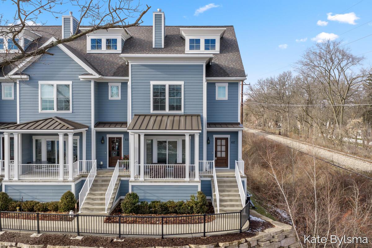 Image 2: 657-Greenslate_202