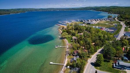 4757 Lakeshore