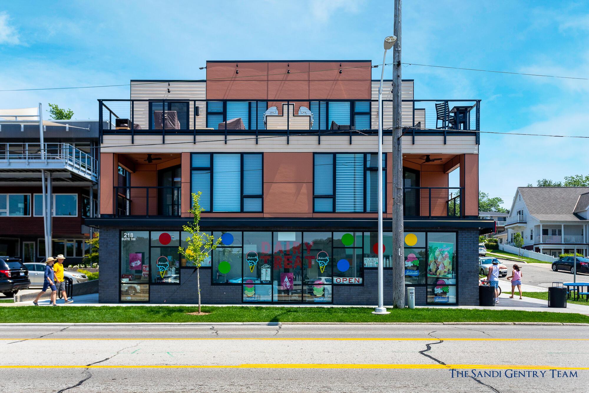 Image 2: 218 S Harbor Dr, Grand Haven-3