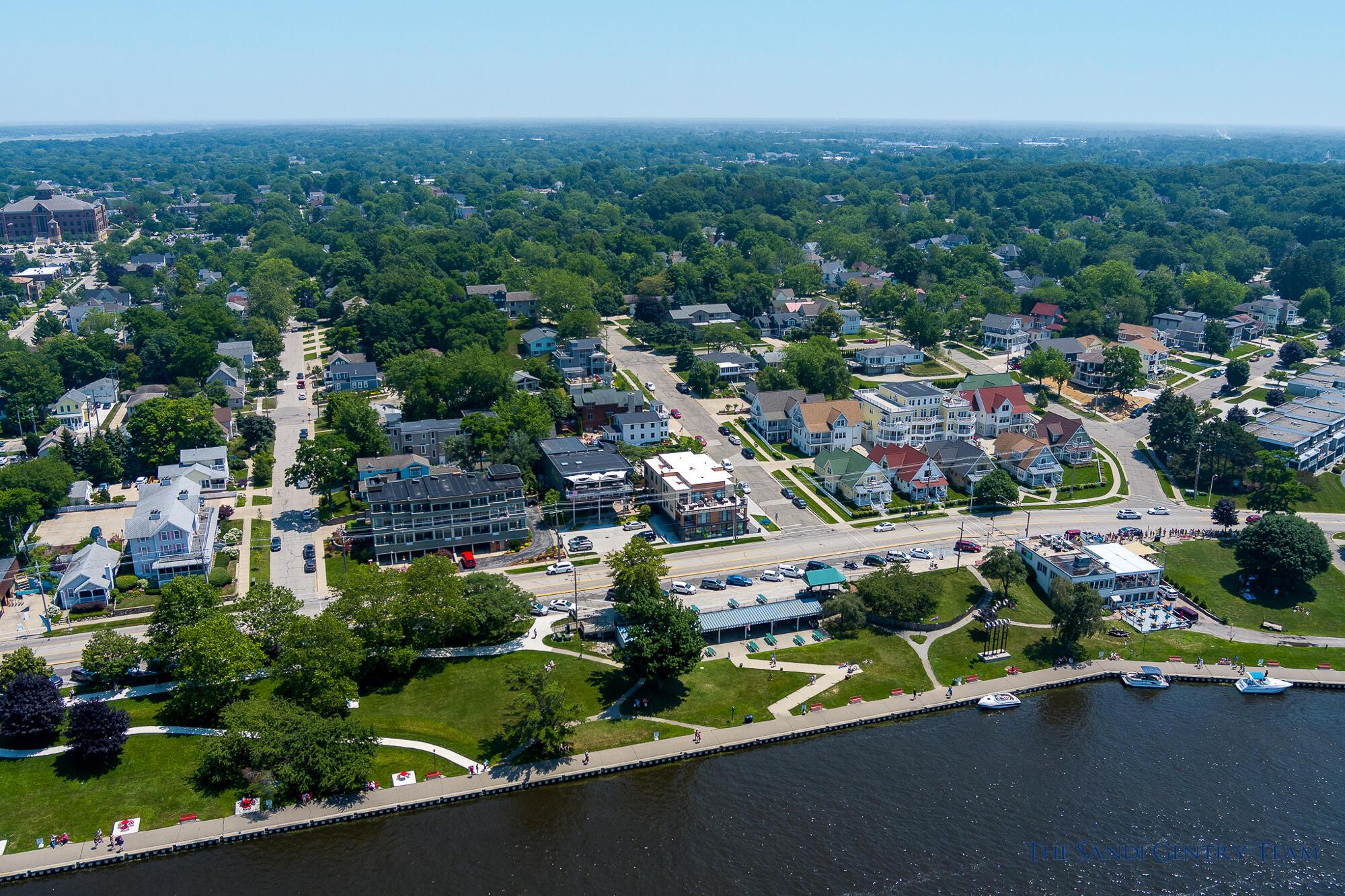 Image 3: 218 S Harbor Dr, Grand Haven-18