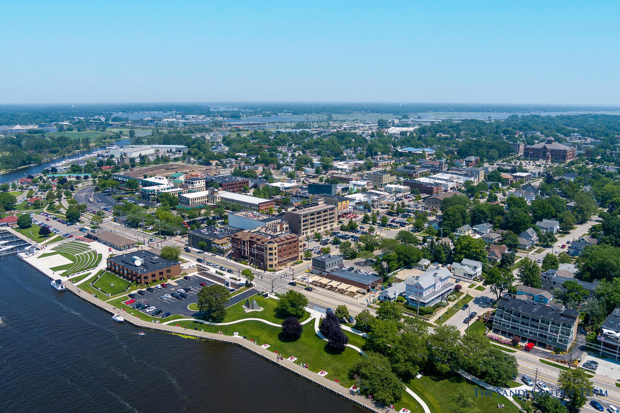 Image 4: 218 S Harbor Dr, Grand Haven-17