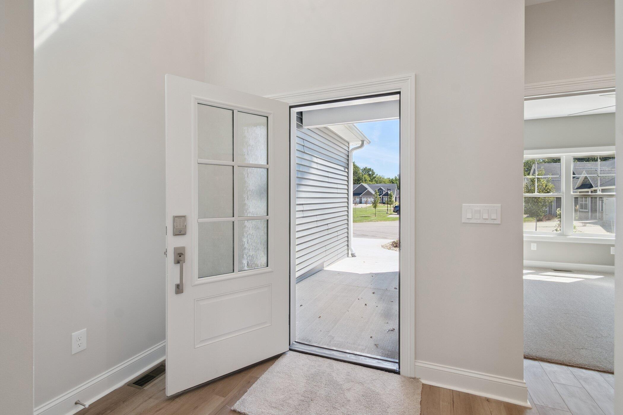 Image 4: 1136-Lochaven-Cir-Hillsdale-MI-49242-Win