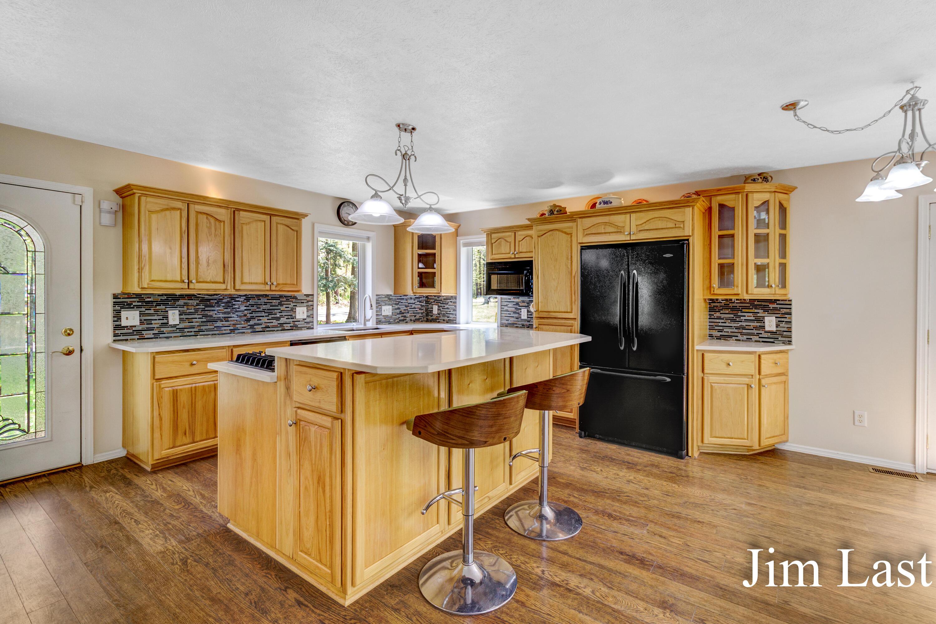 Image 3: Jim Last - 5655 Cozy Point Drive (50)-10