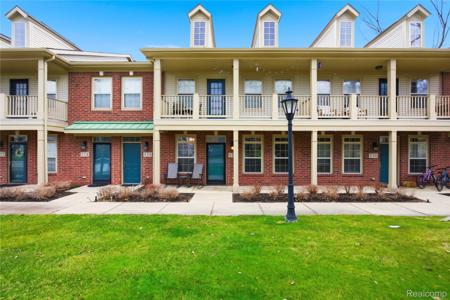 526 Red Oak Court