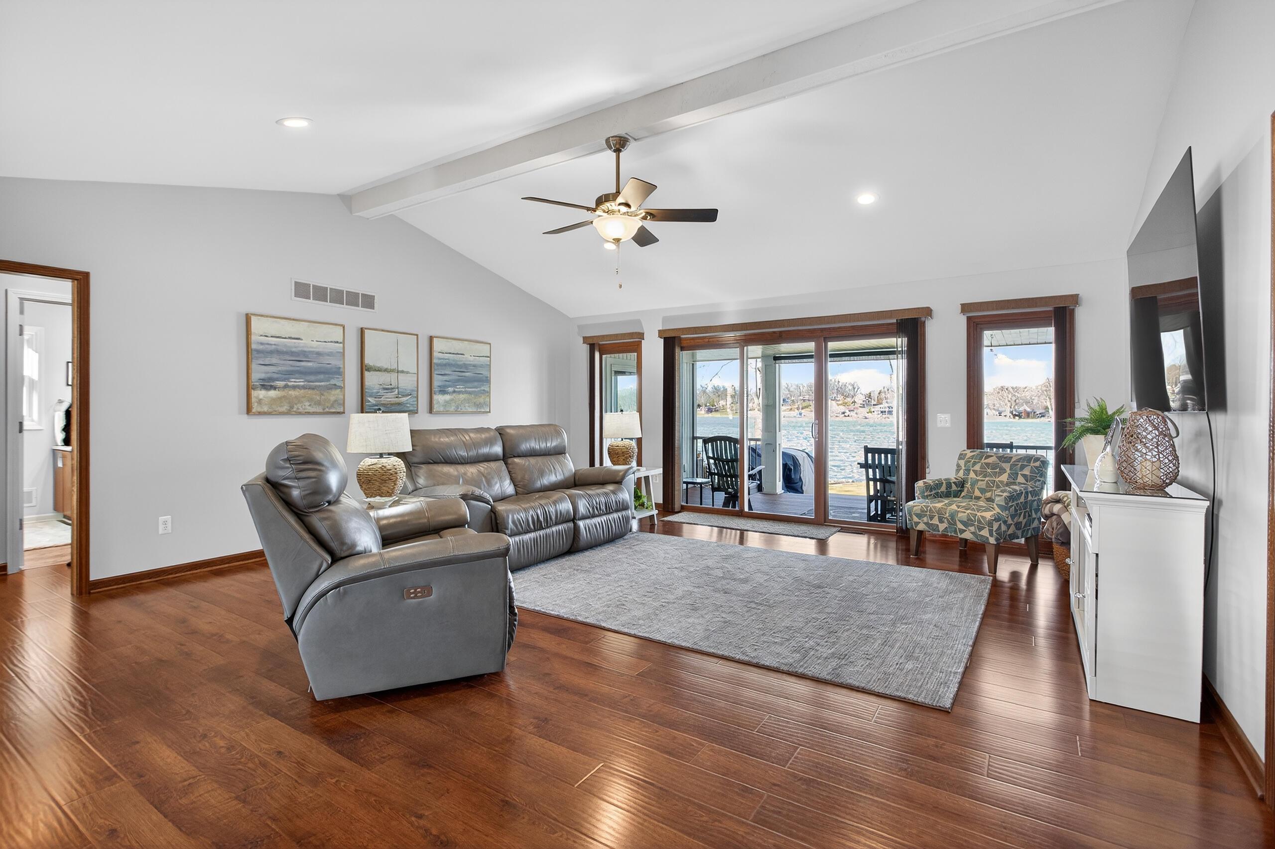 Image 4: 014_0N0A0104