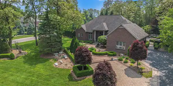 1200 Iroquois Trail