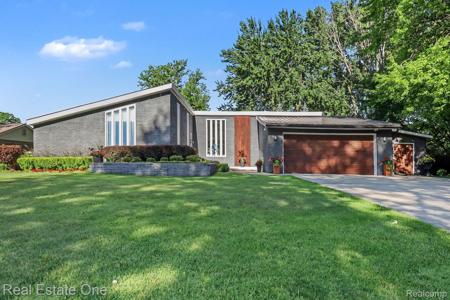 310 Pine Tree Rd Road