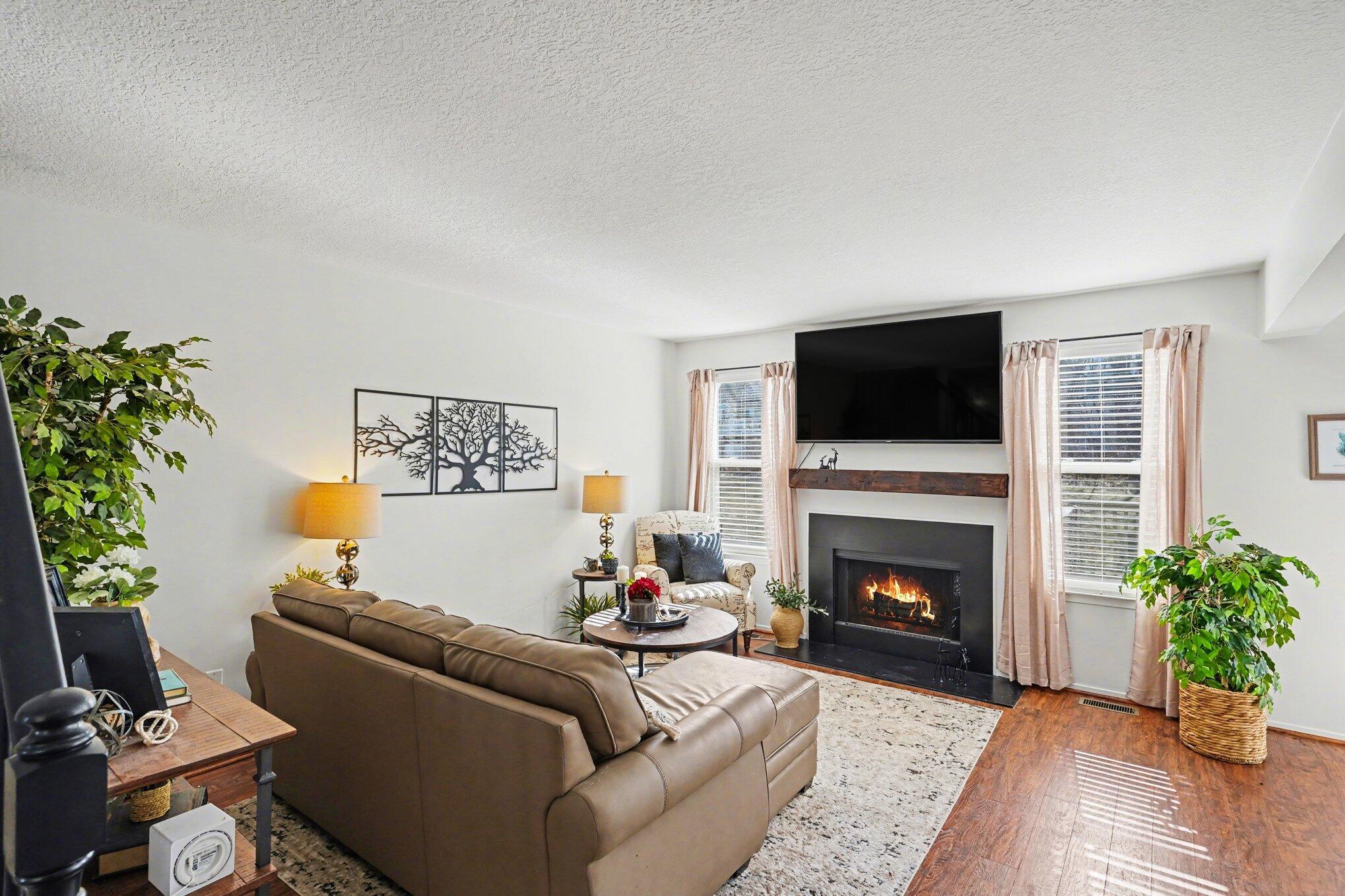 Image 2: 006_file_5815