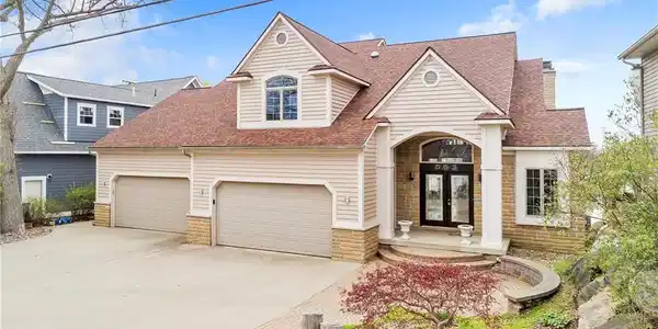553 CENTRAL Drive