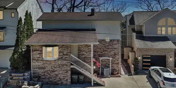 423 Shady Oaks Street