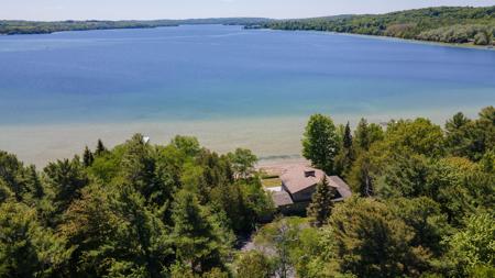 5254 N Manitou Trail