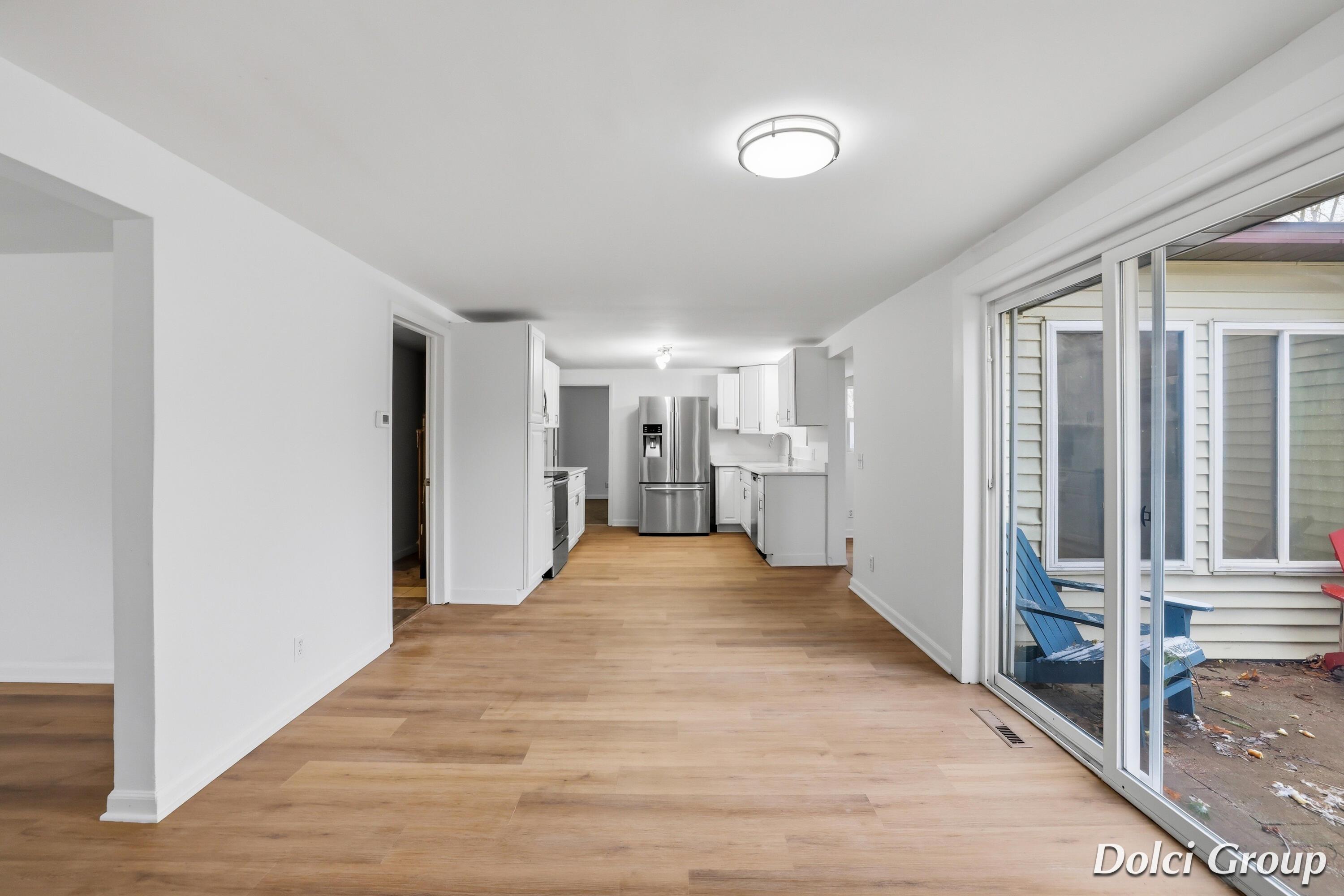 Image 3: 3121 wilfred ave ne-009