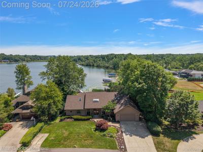 2445 Island View Drive