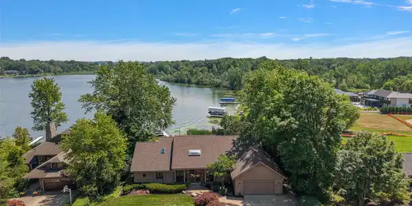 2445 Island View Drive