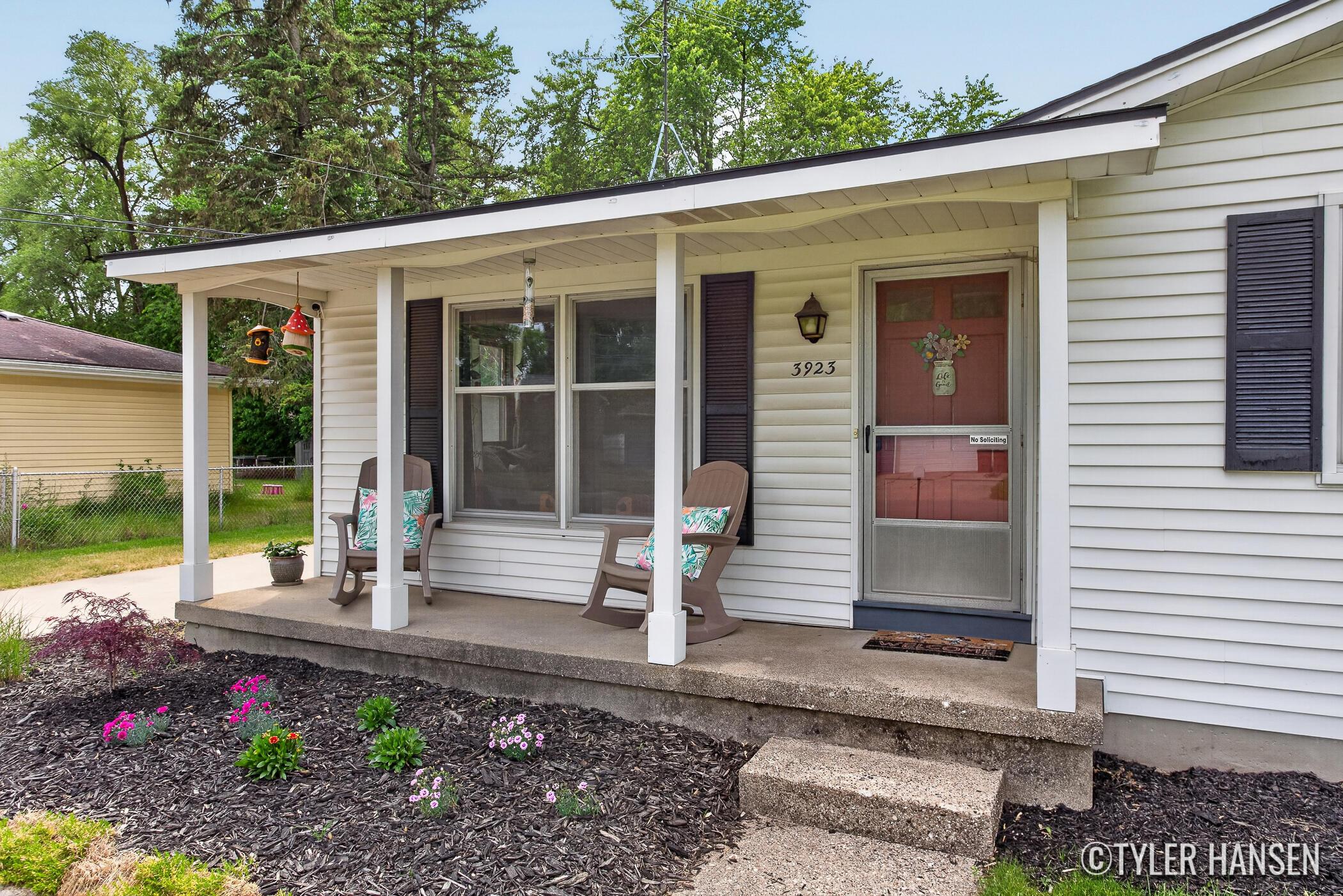 Image 4: 3923 Jupiter ave_3