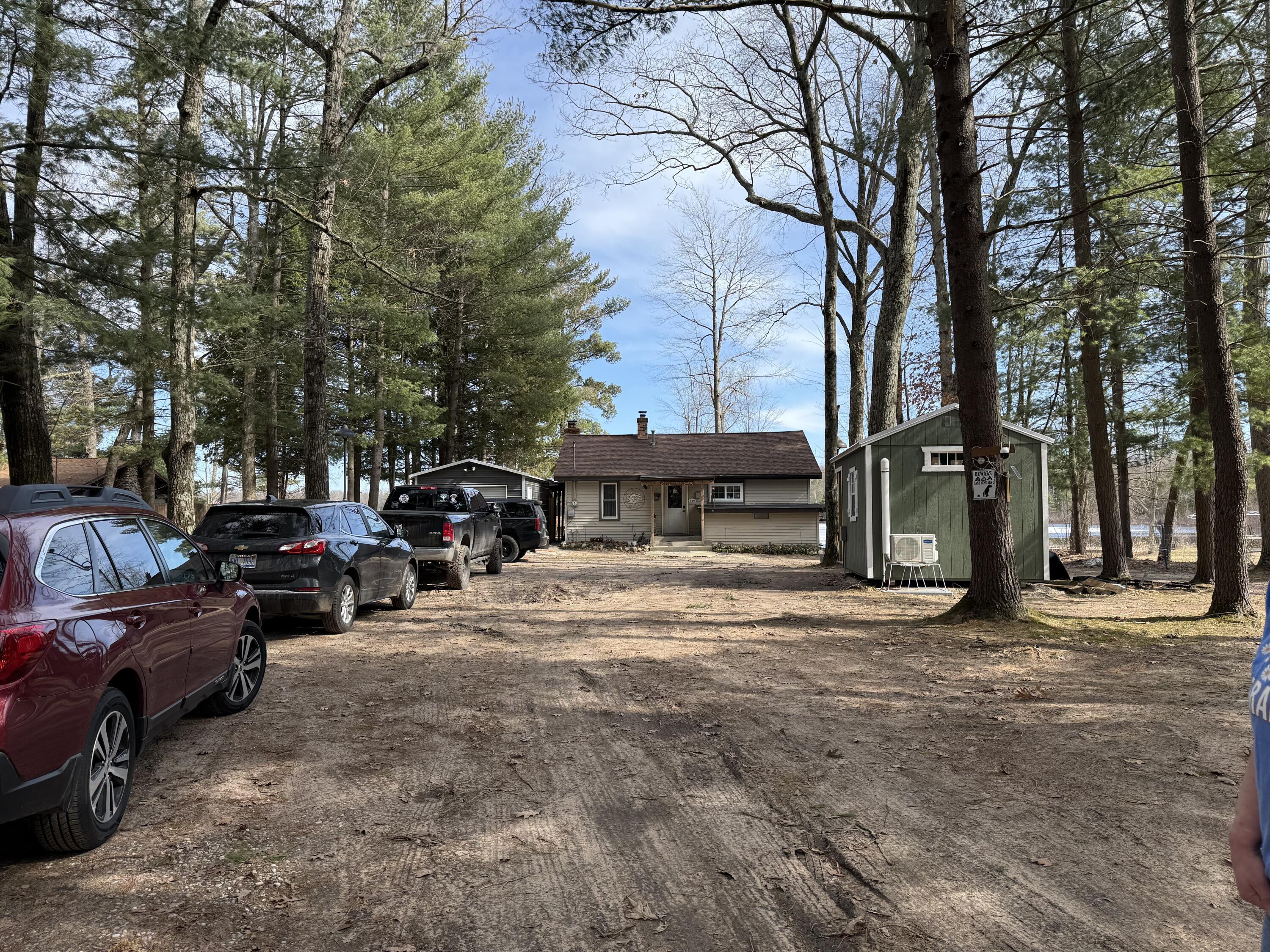 Image 4: approach to house