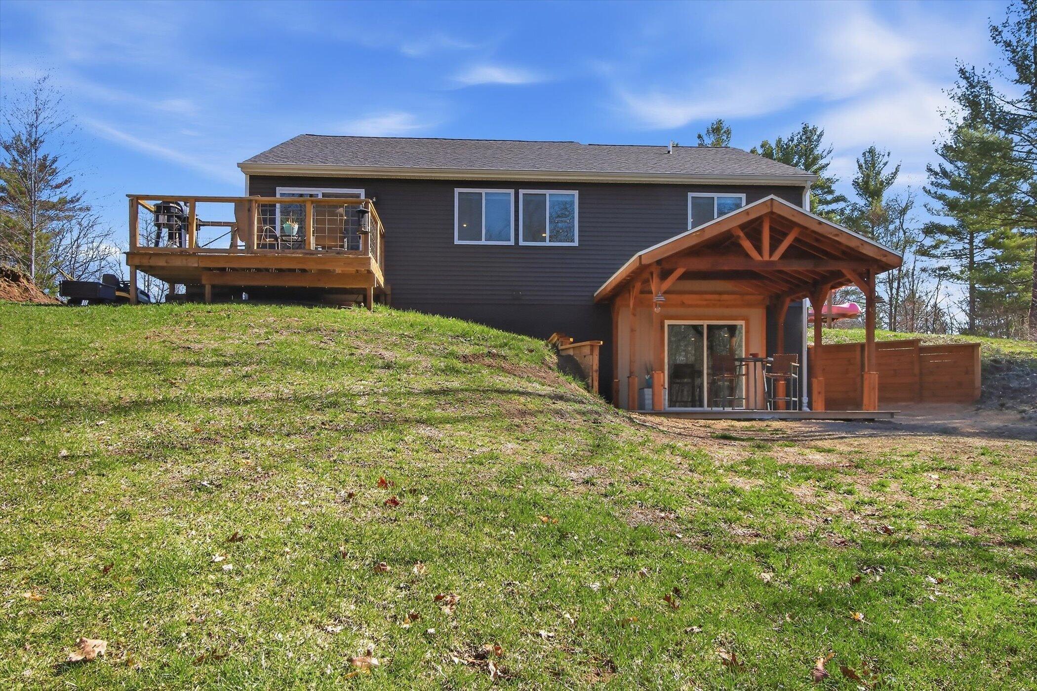 Image 2: 52-15371-Buck-Hollow-Gowen-Windowstill