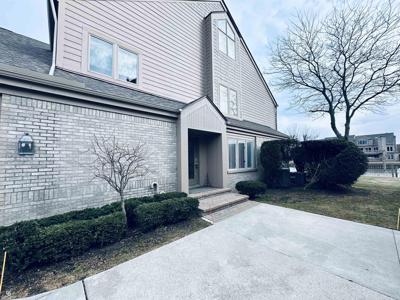 26301 harbour pointe dr n Drive