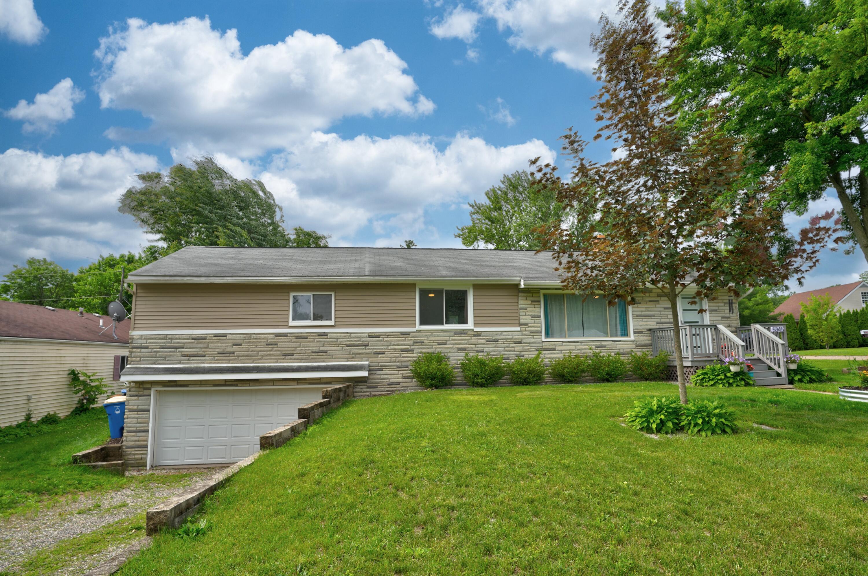 Image 4: 5345 Clinton River Dr 04