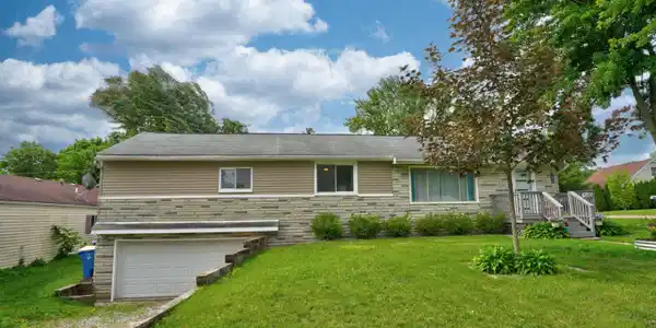 Image 4: 5345 Clinton River Dr 04